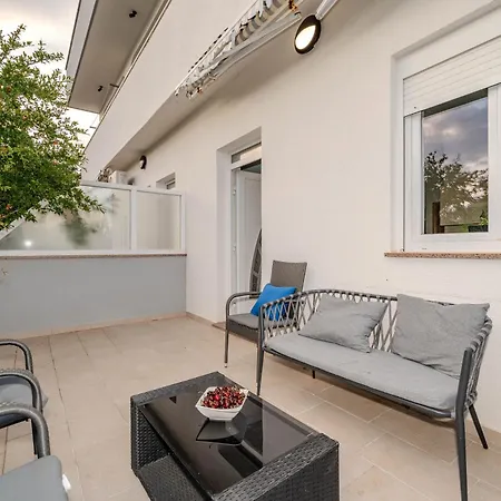Apartmani Dali Novalja Exterior photo